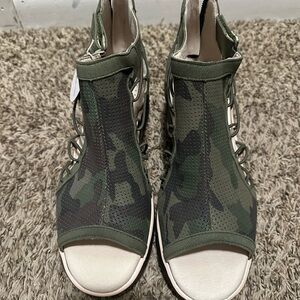 Women's Camouflage Open-Toe Shoes